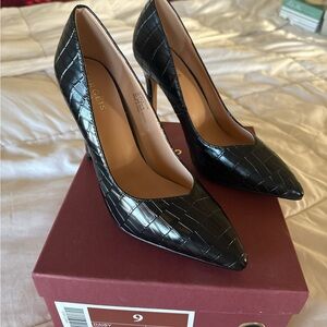 Elegant Black Croc-Embossed Heels